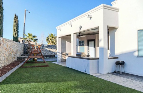 Northeast El Paso House | Modern upscale home with an amazing kitchen.