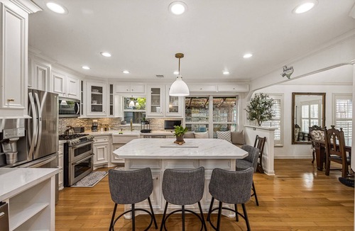 Neartown House | Montrose Home Nr Med Center | BBQ Foosball Desk