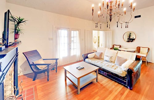 Barton Heights House | Moroccan-Inspired Retreat in SoLa -- Walk to Downtown Sleeps 6