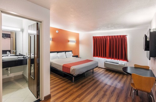 North Richland Hills Hotel | Motel 6 North Richland Hills, TX