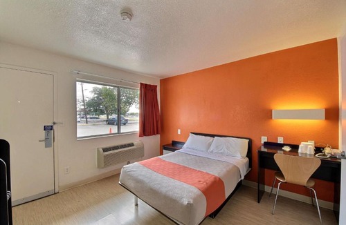 San Marcos Hotel | Motel 6-San Marcos, TX