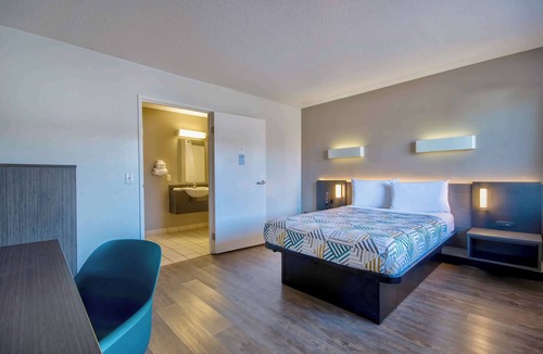 Southside Hotel | Motel 6 Santa Fe