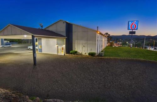 Tyrone Hotel | Motel 6-Silver City, NM