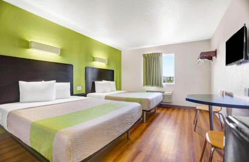 Tyrone Hotel | Motel 6-Silver City, NM