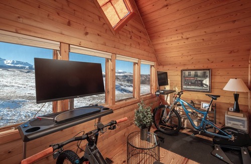Telluride House | Mountain Retreat w/Fire Table, Hot Tub & Library Loft