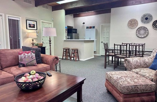 Loma Del Rey House | Mountain View Executive Retreat | Office | NE Heights