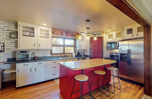 Del Norte House | Mountain View Home & Apartment w/fire pit, air hockey, foosball near Wolf Creek