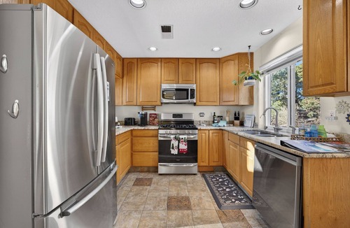 Zuzax House | Mountain View Retreat/Fireplace, Garage, WiFi.