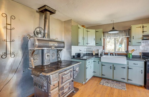 Patagonia Cabin | Mtn-View Gem on 20 Acres: Patagonia Cabin Hideaway