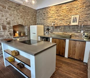 Hellenthal House | N2Quartier