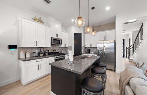 OST - South Union House | Near DT & Med Center Townhouse | WiFi Games Pets