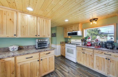 Alpine Village Cabin | Near Trails & Rio Grande Fishing! Mtn-View Cabin