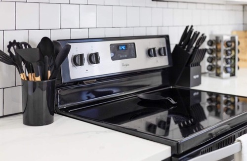 Little Elm House | Near Universal Studios Kids TX - Sleeps 10 - King Suite