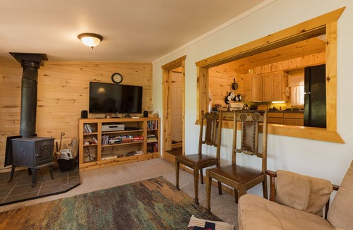 Bayfield Cabin | NellieMay Cabin | Short Walk to Lake, Large Porch