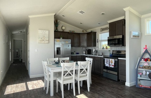 Long Mott Cottage | New! Drift away in Bayfront 2-bedroom Turquoise cottage