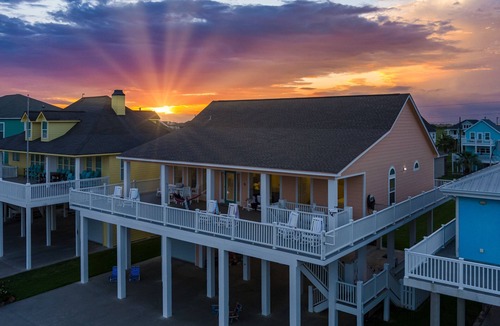 Crystal Beach House | NEW! Experienced Premier Host! Summer Lovin! Spectacular Views! 3/3 Sleeps 12!