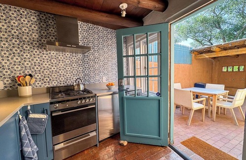 Historic Eastside House | NEW Extended Stay! Elegant Eastside Adobe Casita. Easy Walk to Plaza & Canyon Rd