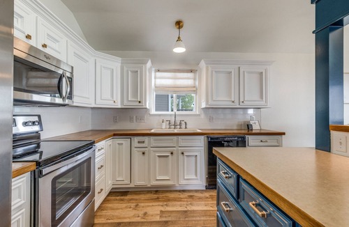 Gun Barrel City House | New Lakefront Home-Private Dock on Open Deep Water in Convenient Loc Cul de sac