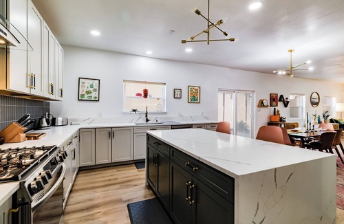 Southside House | New Luxury MCM Home Steps from Meow Wolf & Amazing Chef's Kitchen