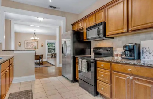 Oak Lawn House | New Oak Lawn Walker's Paradise in Uptown Dallas