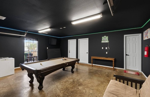 Denton House | NEW! Oakwood Oasis: 1.4 Acres of Tranquility
