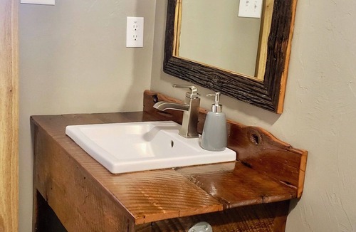 Ouray Apartment | NEW Perimeter Suite