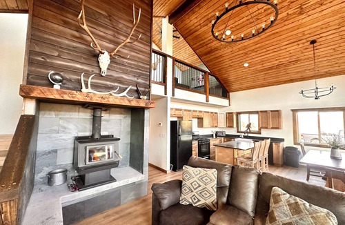 Antonito Cabin | NEW Private Escape at beautiful new build Cabin. 150 acres!