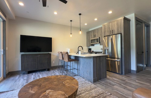 Purgatory Apartment | NEW Romantic 1 Bed/1 Bath Getaway Across From Purgatory Resort