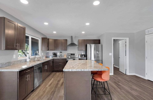 Tanuri Hills House | NEW Sonoran Oasis Pool + Hot Tub Sleeps 12