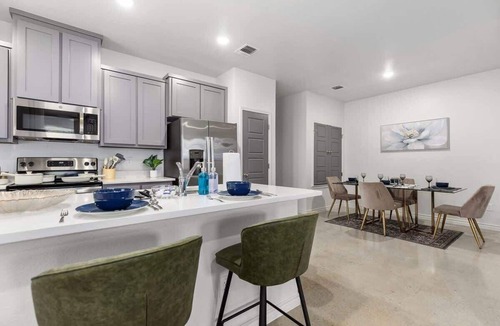 Temple House | NEW Temple, 12 BD Contractor & Group Friendly