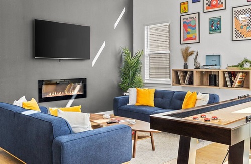 West Dallas House | Newly Designed Modern Home - BBQ, Fire pit & More