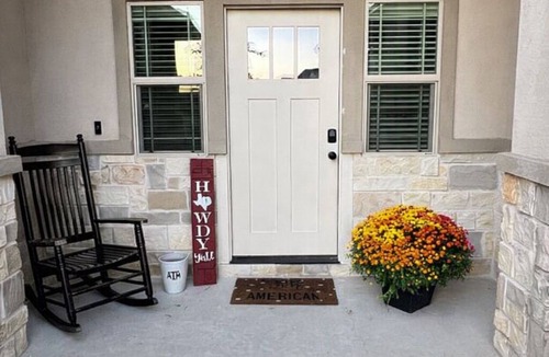 College Station House | Newly remodeled beautiful 3BDRM 3.5BA Townhouse in the heart of Aggieland!
