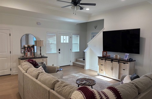 College Station House | Newly remodeled beautiful 3BDRM 3.5BA Townhouse in the heart of Aggieland!