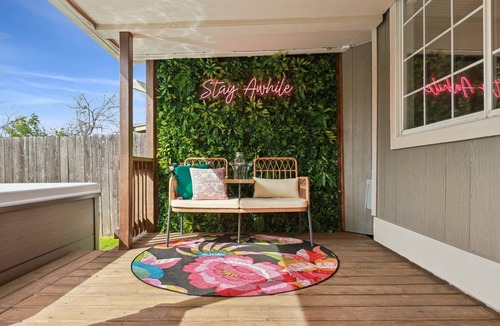 Mesa Ridge House | Newly Remodeled, Whimsical Retreat - Viking Hot Tub, Ultimate Game Room, Massage Chair, BBQ