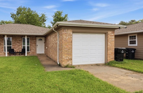 Alvin House | Newly renovated 2-bedroom 1.5 bath home