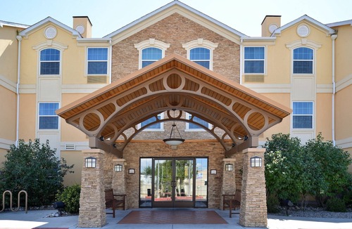 Nor Este Apartment | Newly Renovated Suite | Free Daily Breakfast, Pool + Hot Tub Access