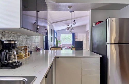 Travis Heights House | No Cleaning Fee Great Neighborhood PETS Allowed!