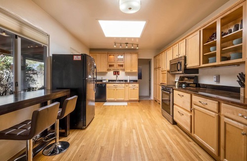 Nob Hill House | Nob Hill Home with Private Yard & King Bed!