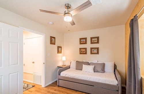 University Heights House | Nob Hill Oasis A - 2 bed 1 bath - Gorgeous Apt In Great Location!
