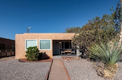 University Heights House | Nob Hill/UNM Luxury Remodeled House w/King Beds