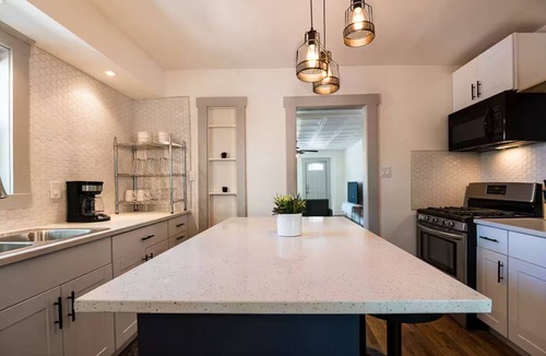 University Heights Apartment | Nob Hill/UNM Luxury Remodeled House w/King Beds