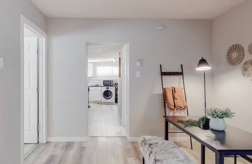 Silver Hill Apartment | Nob Hill/UNM Luxury 2 Bedroom House w/King Beds