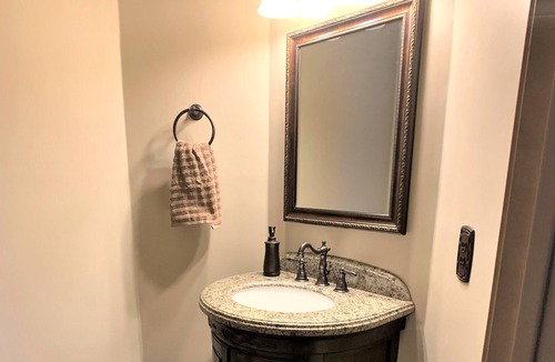 Milwood House | North Austin newly remodeled home w/ office, 10 min to Domain