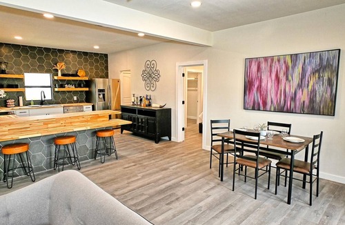 Saint Jo House | North Texas Hill Country Retreat, Stylish & Spacious 4BR Home