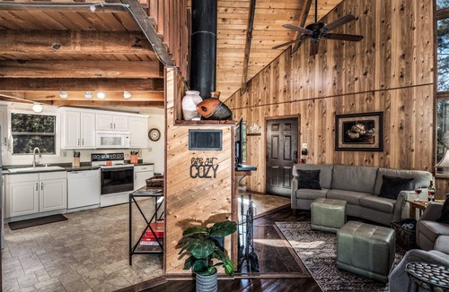 Ruidoso Cabin | Northern Star - Unique Cabin, Hot Tub, Pets okay, close to Skiing, Track, Casino