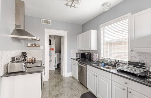 Oak Lawn House | Oak Lawn House Private Backyard WFH Setups