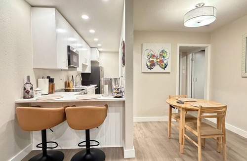 Oak Lawn Condo | Oaklawn near Dallas Medical District & Cedar Springs w/Gated Prkg