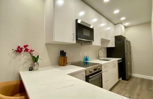 Oak Lawn Condo | Oaklawn near Dallas Medical District & Cedar Springs w/Gated Prkg