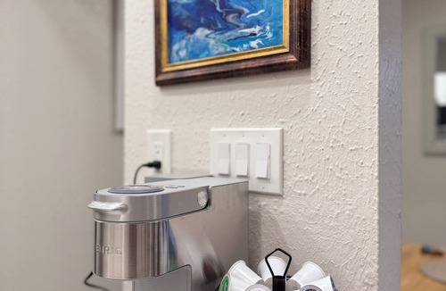 Oak Lawn Condo | Oaklawn near Dallas Medical District & Cedar Springs w/Gated Prkg