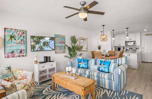 Port Aransas Condo | Ocean View Escape | Balcony Views + Boardwalk to the Beach